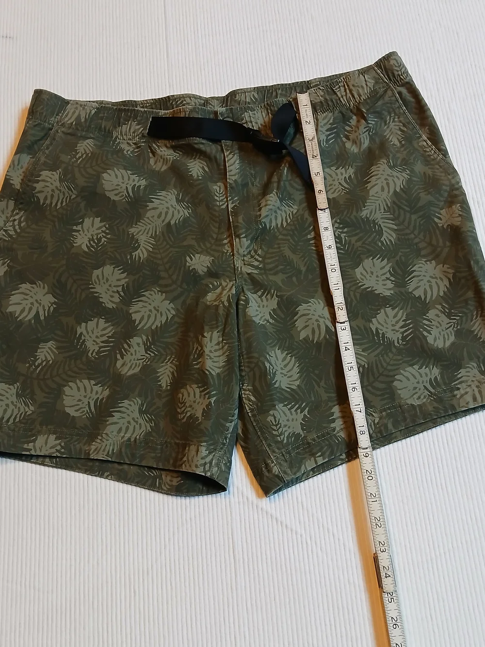 Duluth Trading Co Shorts Mens 2XL Green Palm Leaf Print Belted Standard Fit